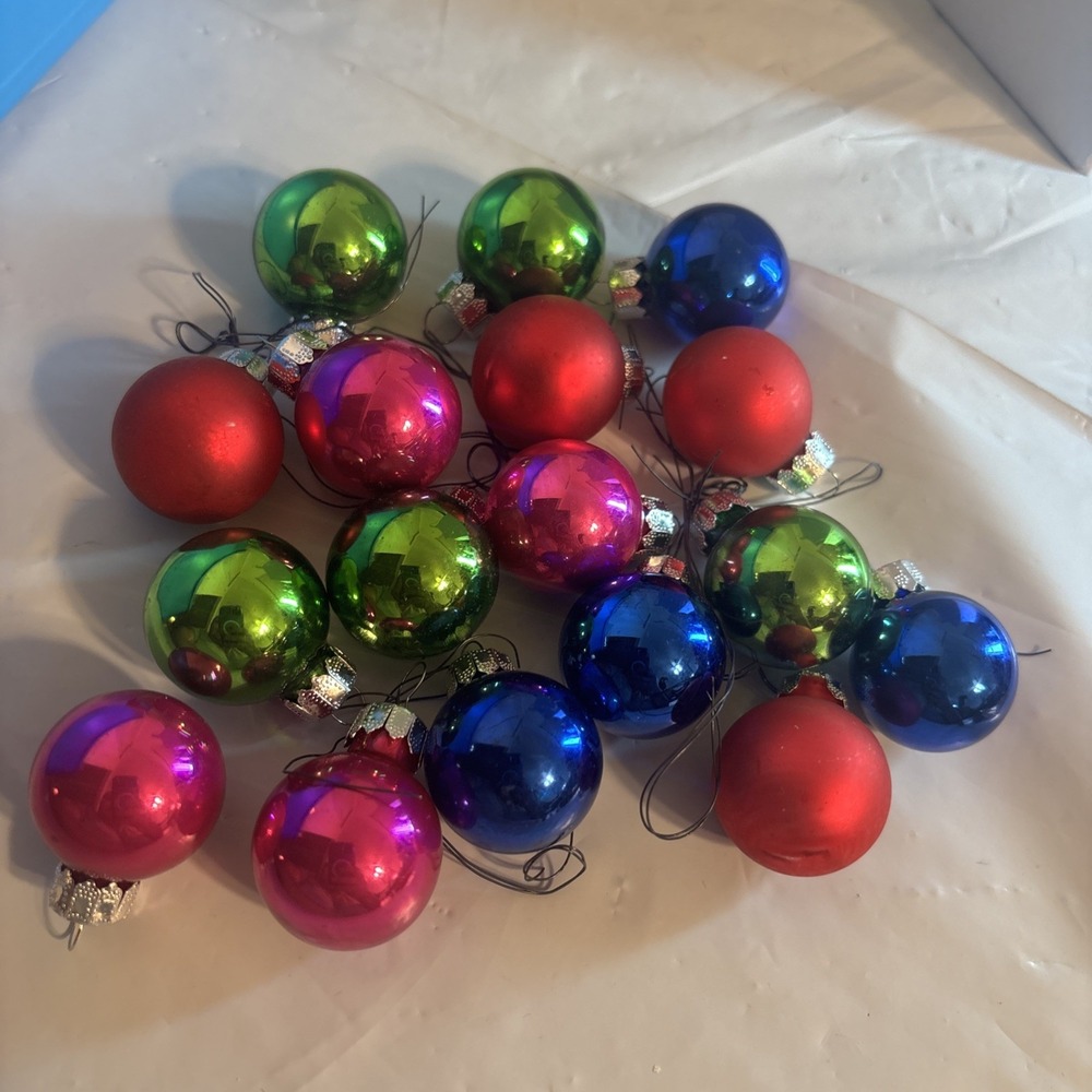 SMALL 1" HOLIDAY LIVING GLASS‎ CHRISTMAS ORNAMENTS 17 Pcs Matt Glossy Notes
